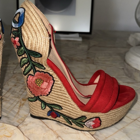 Authentic Gucci Barbete Sandal - Picture 5 of 12